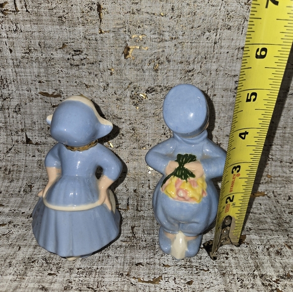 Vintage Porcelain Dutch Kissing Boy and Girl Figurine Set By Hollamd Mold - Picture 4 of 5